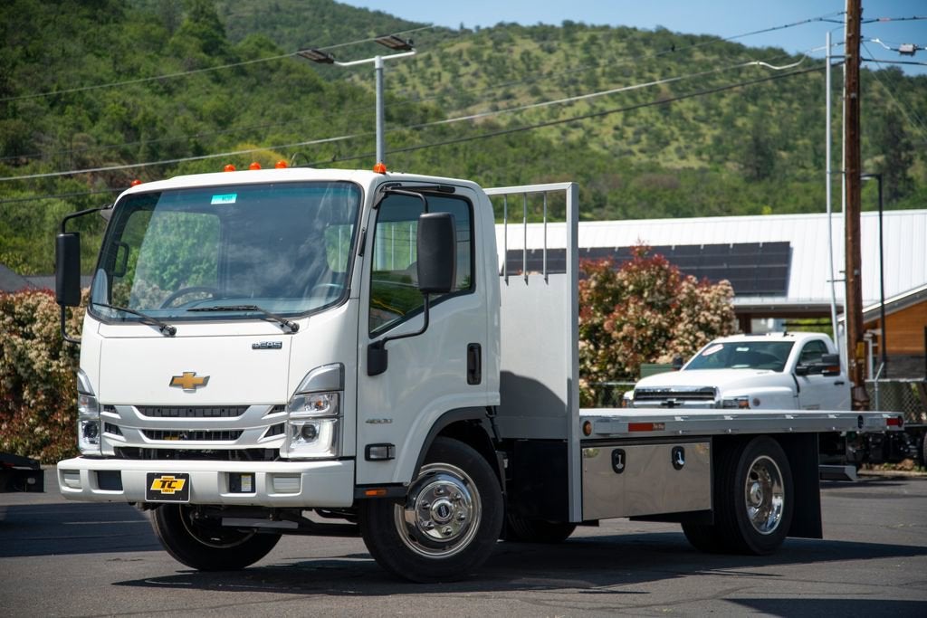 2023 Chevrolet Low Cab Forward 4500 HG NA in Arc White — front three-quarter view